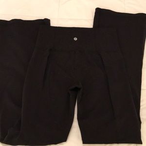 Black Lululemon yoga pants